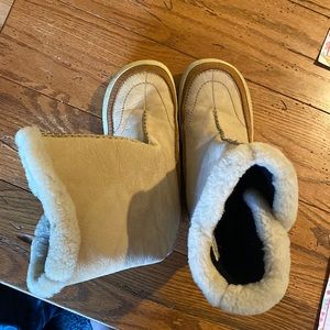 Merrell Sprit Tibet half boots. Great for snow and ice!